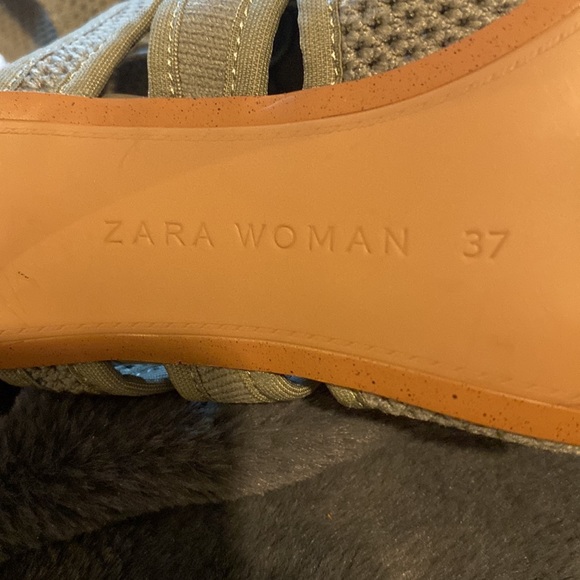 KHAKI ZARA HEELS - Picture 9 of 9